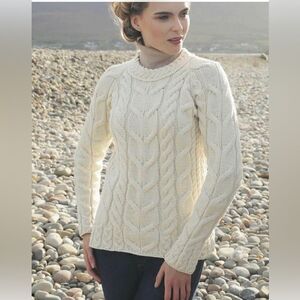 Aran Woolen Mills Merino Wool Raglan Sleeve Listowel Cabled Sweater Cream XS